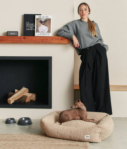 CAFIDE - Beige herdershondenbed, Snozy – Hondenmand van CAFIDE | Hondenboetiek (afbeelding 3)