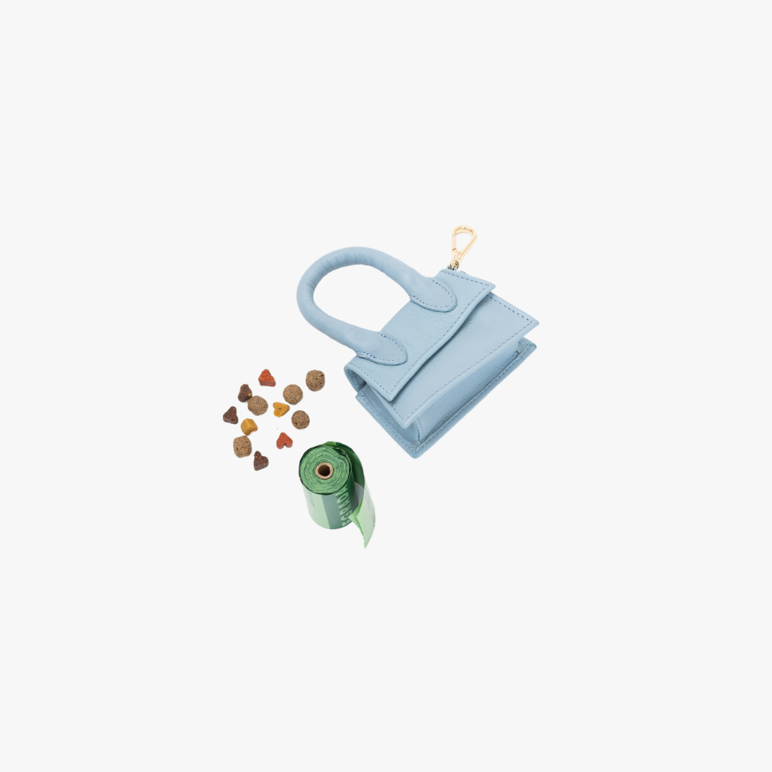 The Dog Musthaves - The Dog Musthaves designer beloningstasje voor hondenkoekjes en poepzakdispenser - lichtblauw