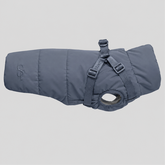 Staey - Vera hondenjas met tuigje | Dusty Blue: XS – Kleding van Staey | Hondenboetiek