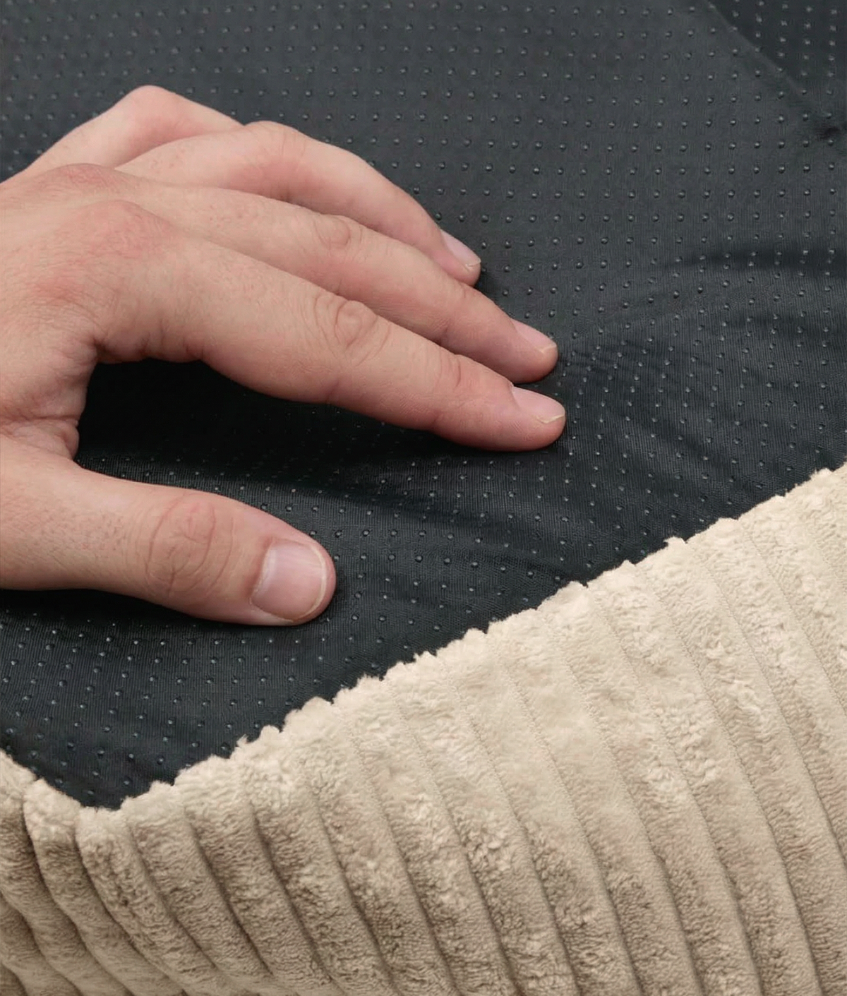 CAFIDE - Beige hondenbed van corduroy, Snozy – Hondenmand van CAFIDE | Hondenboetiek (afbeelding 7)