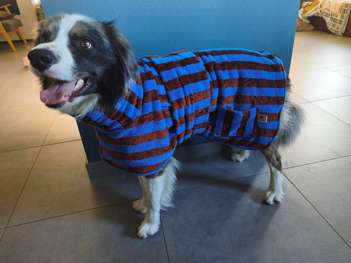 Cozy Stripe Hondenbadjas – Kleding van Stella's Pupcakes | Hondenboetiek (afbeelding 13)