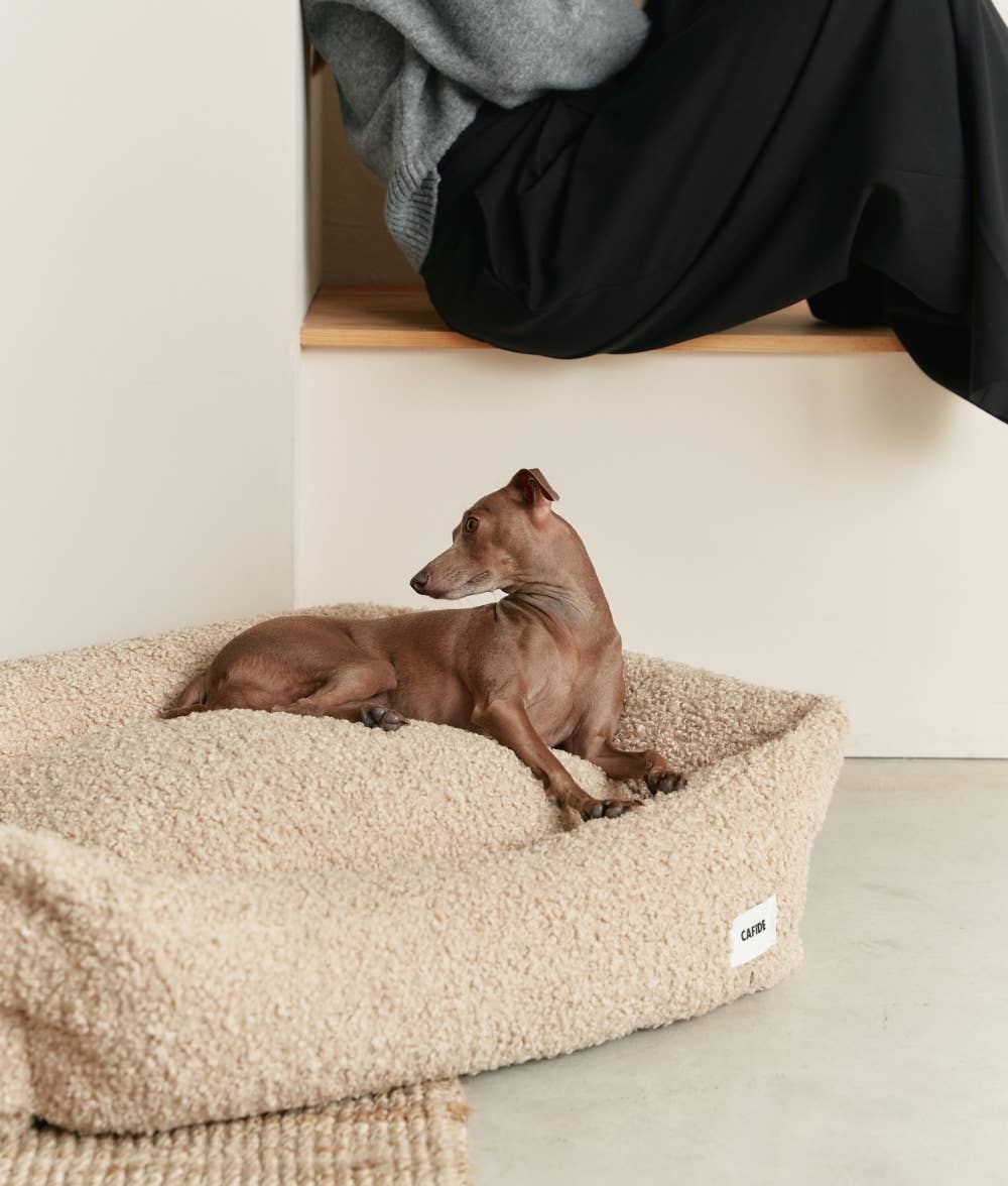 CAFIDE - Beige herdershondenbed, Snozy – Hondenmand van CAFIDE | Hondenboetiek (afbeelding 2)