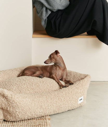 CAFIDE - Beige herdershondenbed, Snozy – Hondenmand van CAFIDE | Hondenboetiek (afbeelding 2)