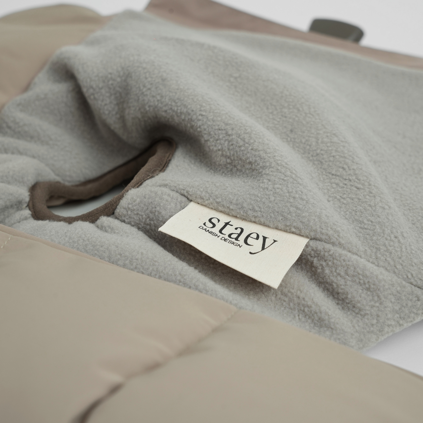 Staey - Vera Hondenjas met Harnas | Zand